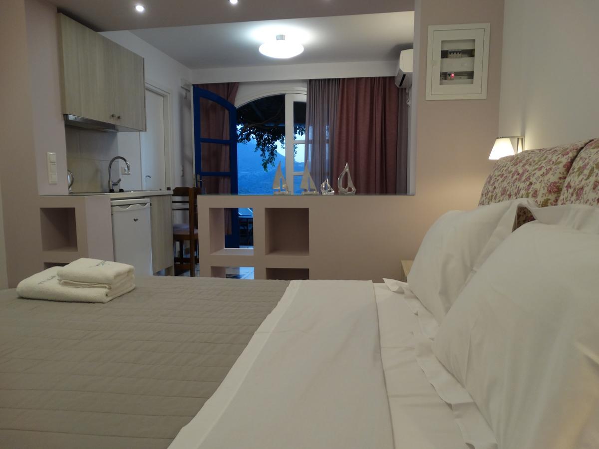 Castelopetra Aparthotel Katápola Eksteriør bilde