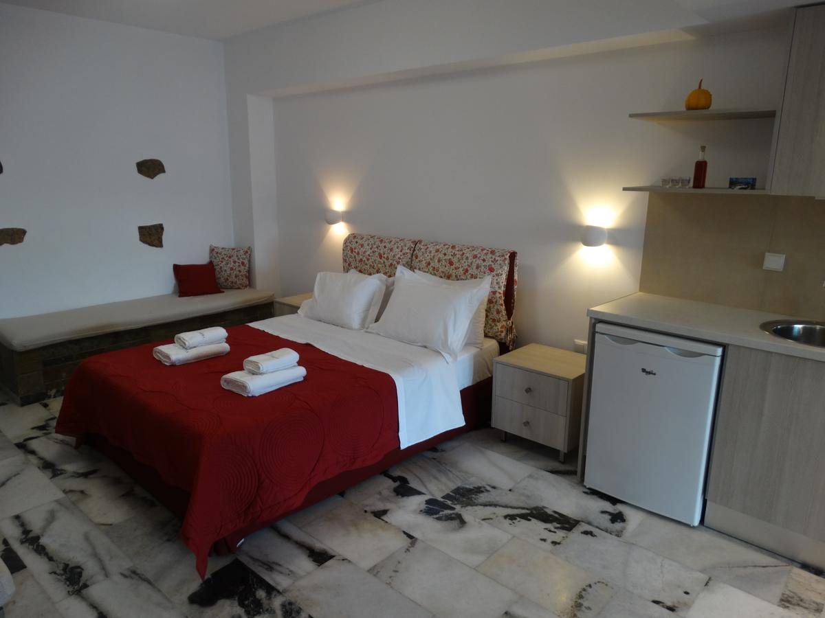 Castelopetra Aparthotel Katápola Eksteriør bilde